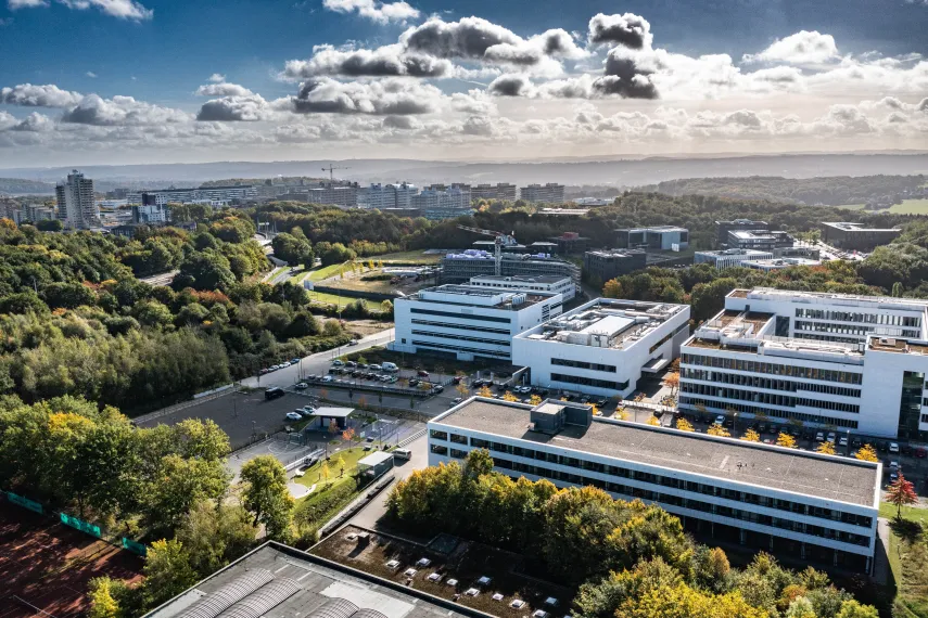 freisportanalage parkplatz gebaude.jpg